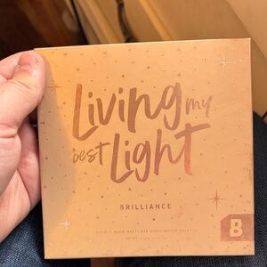 Living My Best Light Highlighter Palette